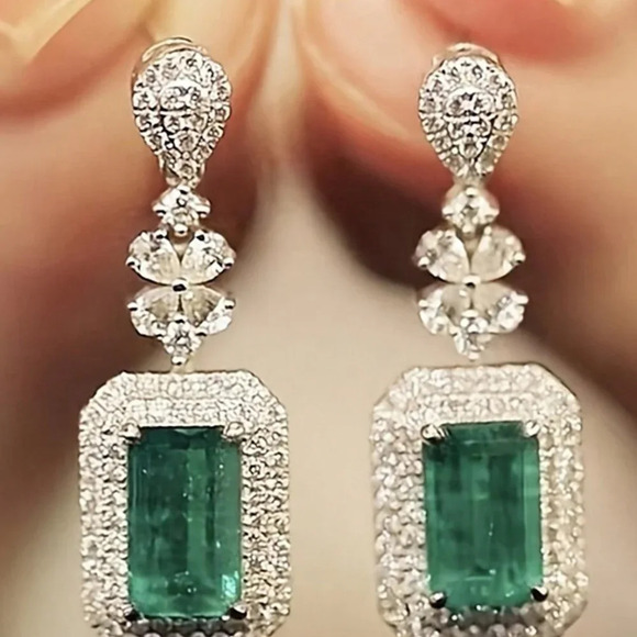 Women's Sparkling Exquisite Luxury Square Green Cubic Zirconia earrings - Picture 5 of 8